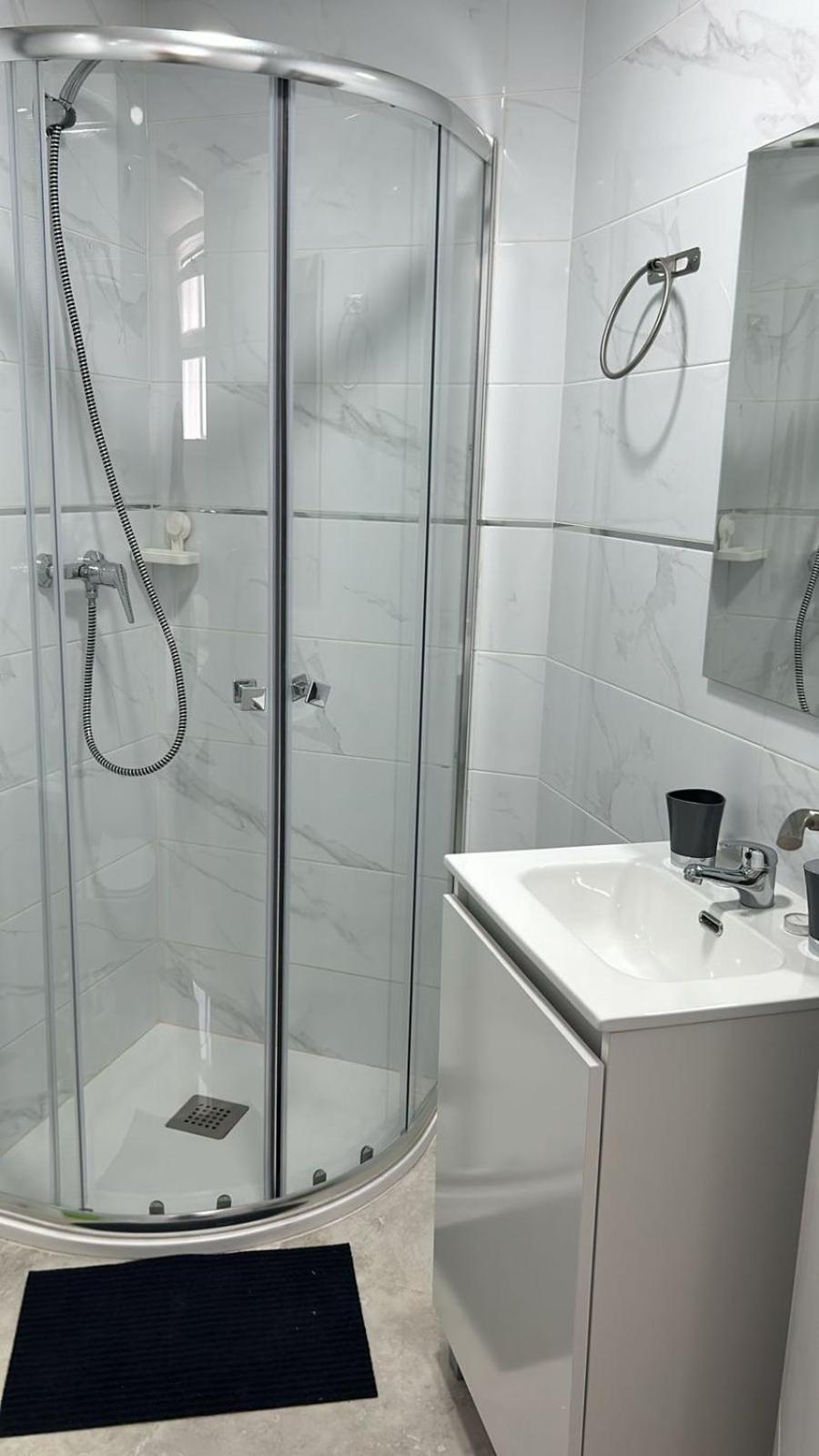 Habitacion Doble O Compartida Con Bano Privado En El Centro De Madrid Exterior foto