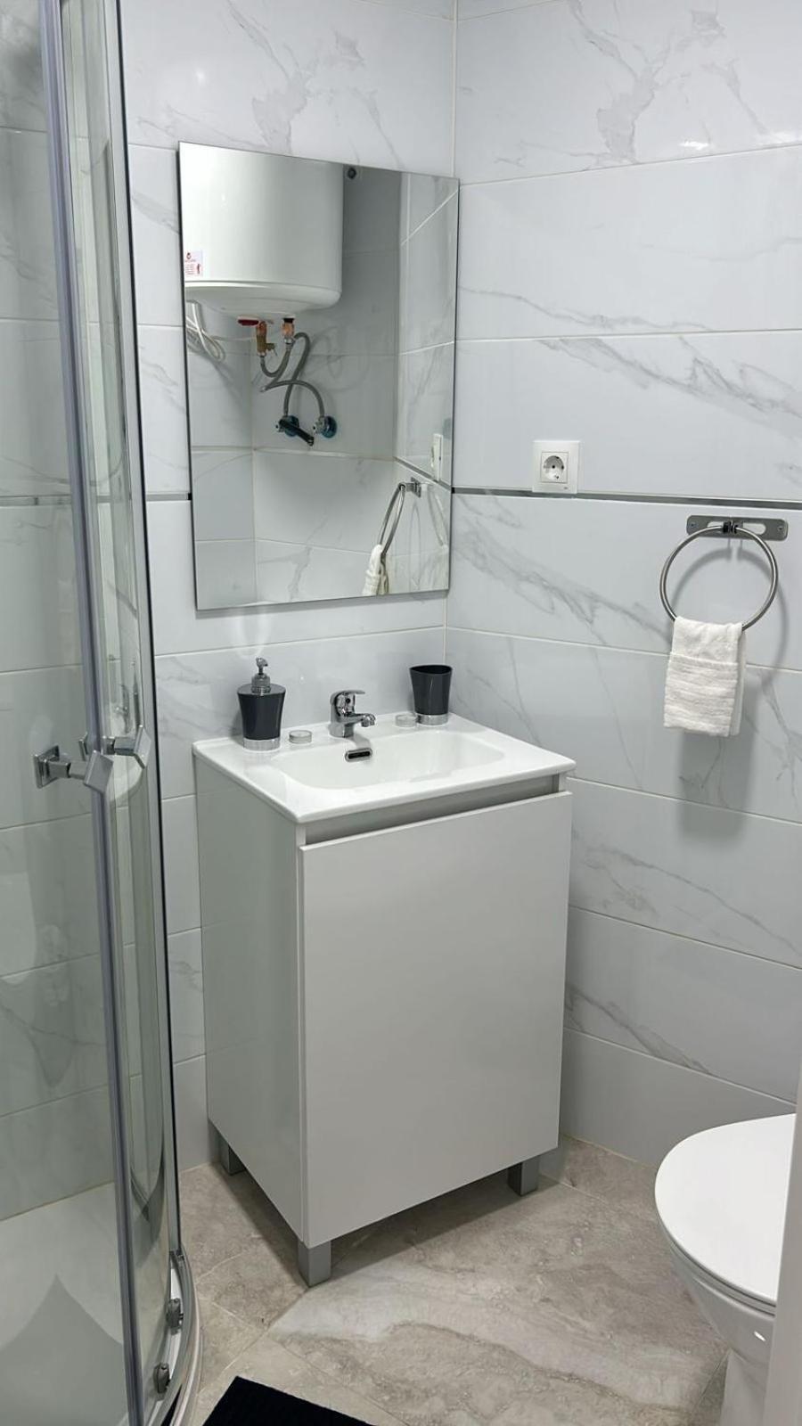Habitacion Doble O Compartida Con Bano Privado En El Centro De Madrid Exterior foto